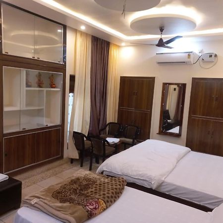 Kalash Guest House Ayodhya Exterior photo