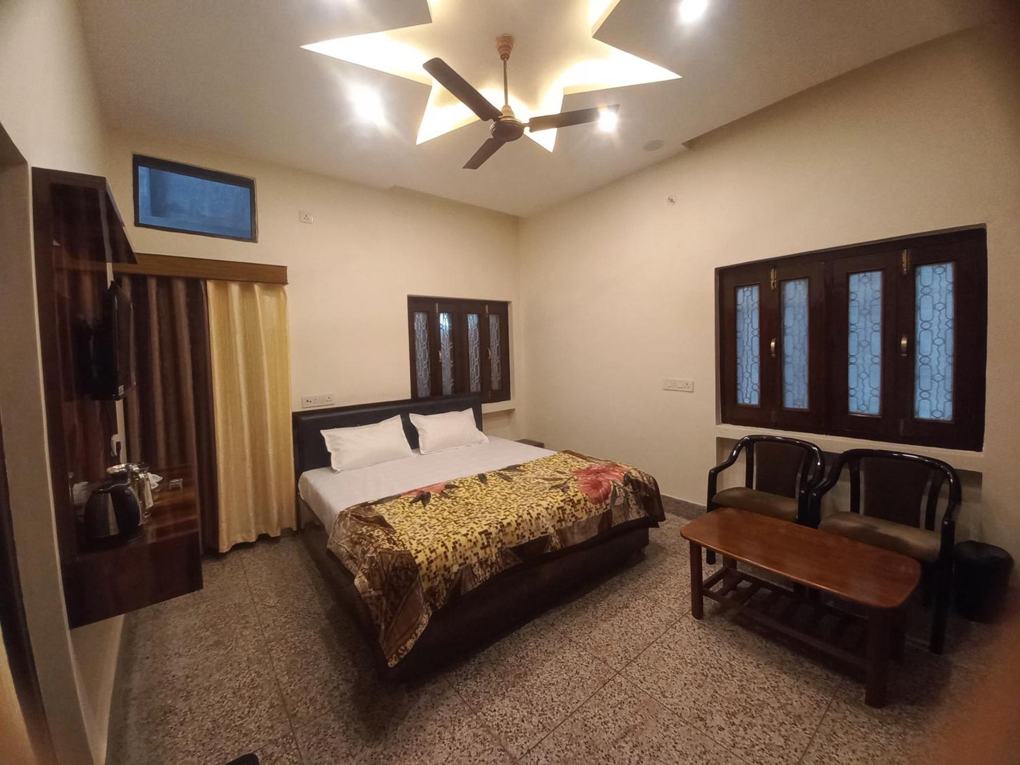 Kalash Guest House Ayodhya Room photo