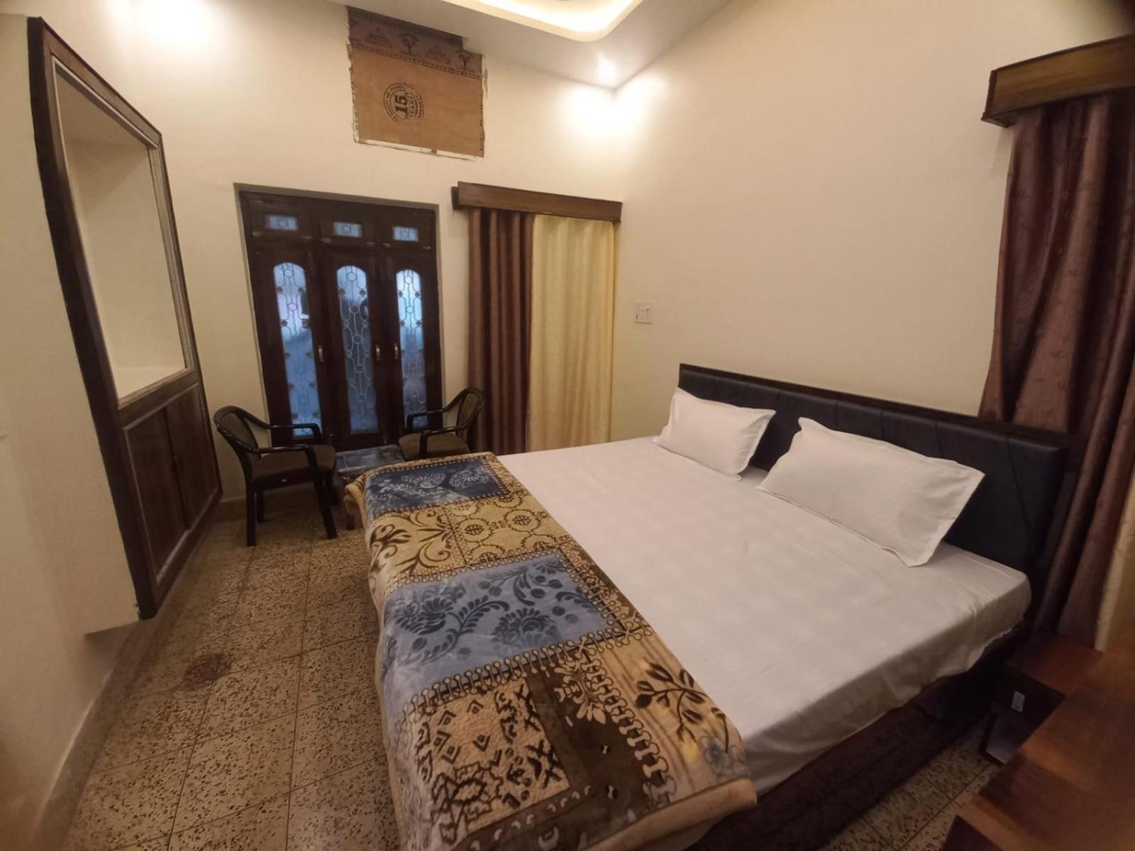 Kalash Guest House Ayodhya Exterior photo