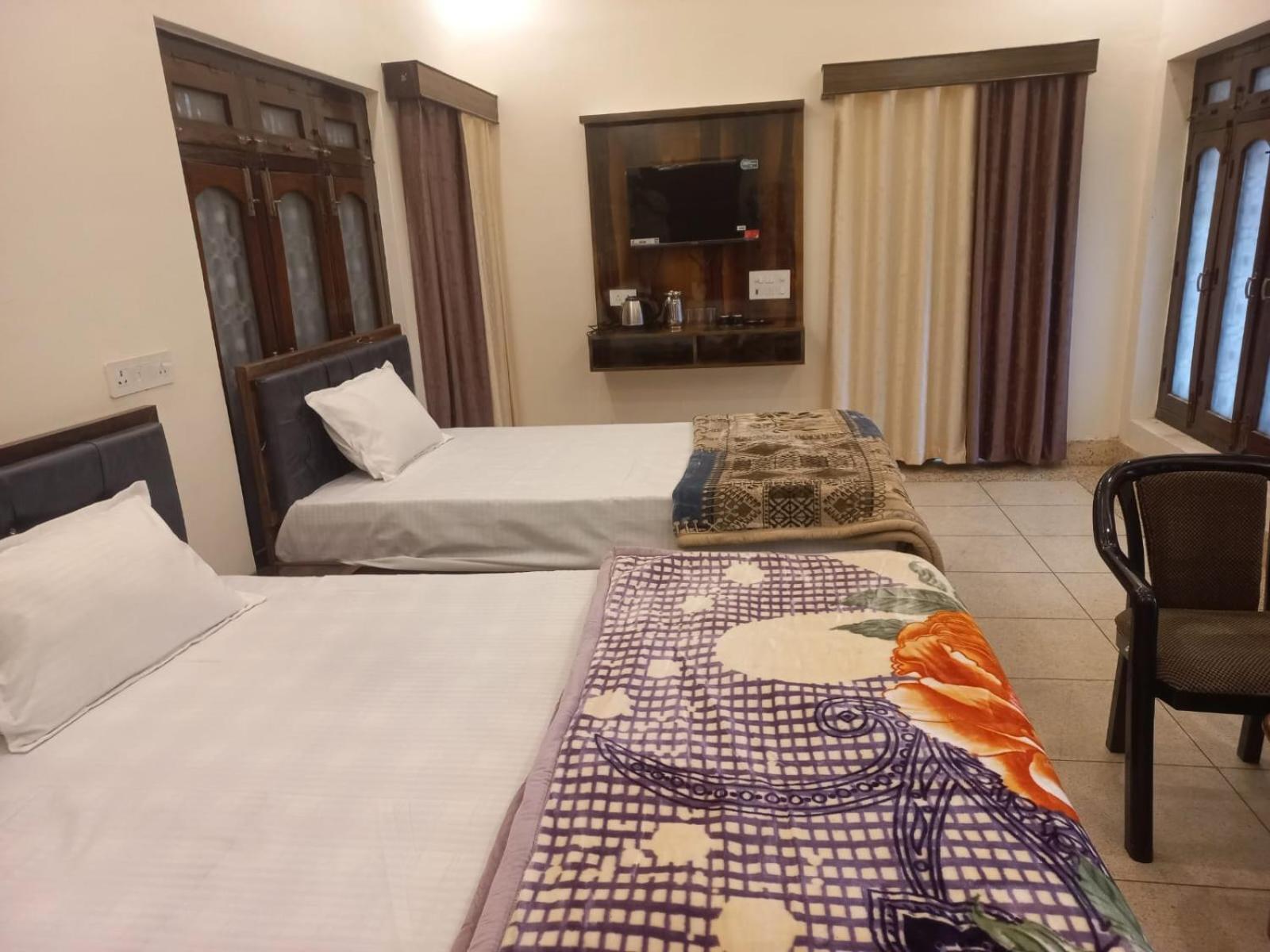 Kalash Guest House Ayodhya Exterior photo