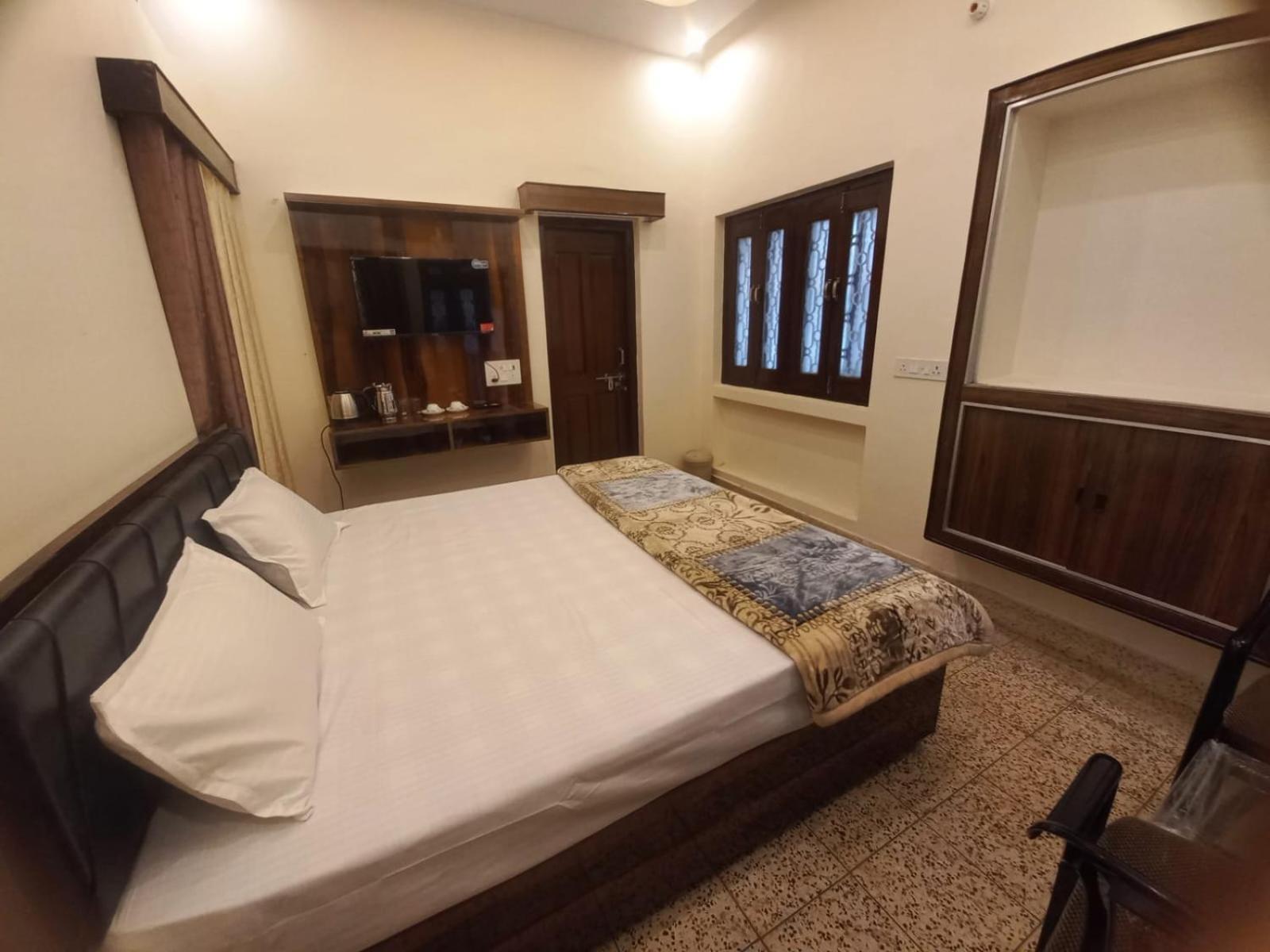 Kalash Guest House Ayodhya Exterior photo
