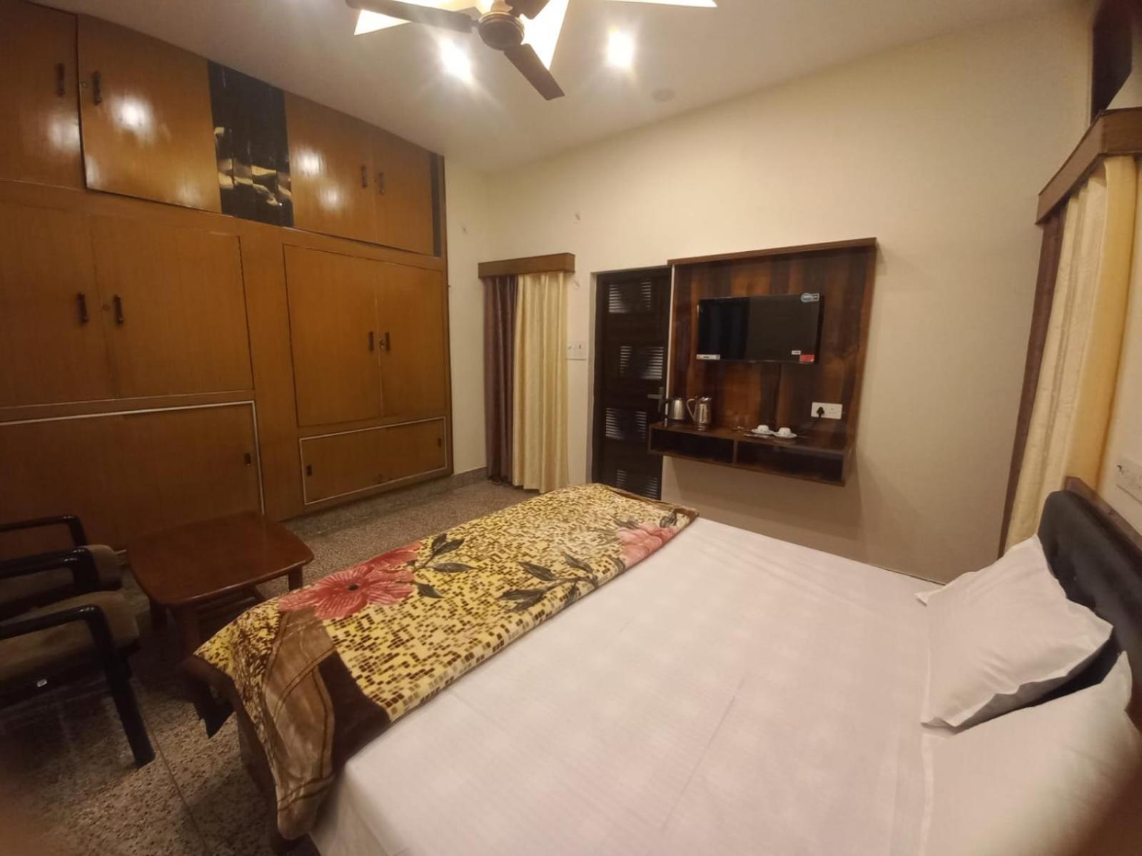 Kalash Guest House Ayodhya Exterior photo