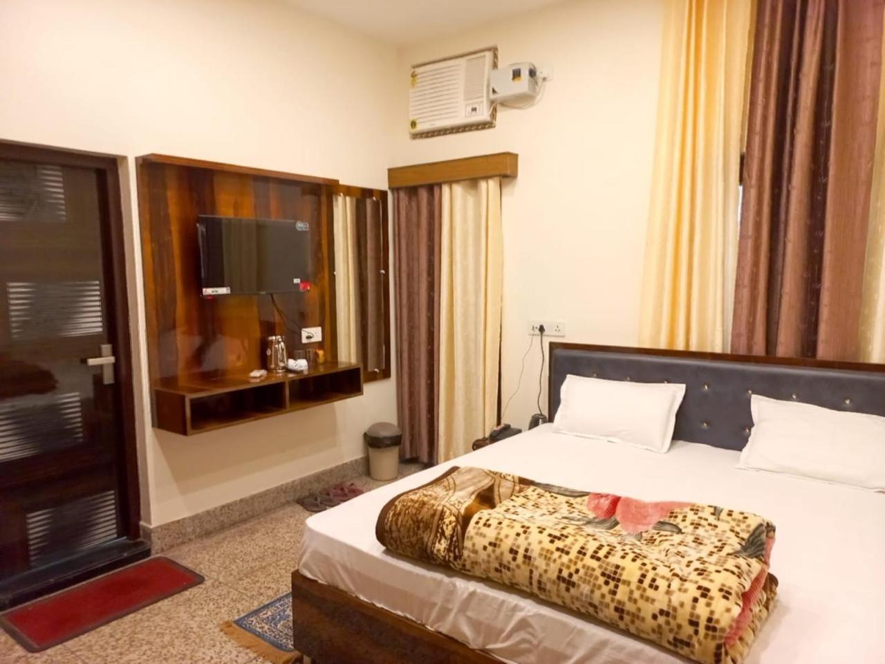 Kalash Guest House Ayodhya Exterior photo