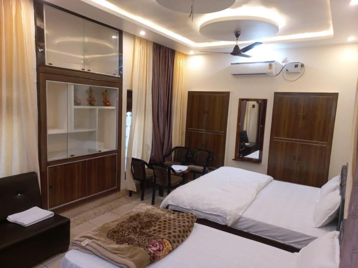 Kalash Guest House Ayodhya Exterior photo