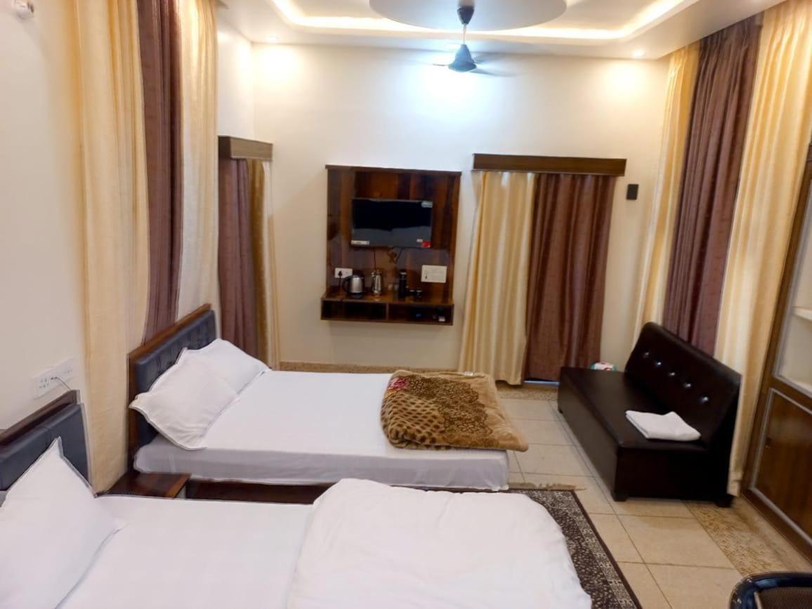 Kalash Guest House Ayodhya Exterior photo
